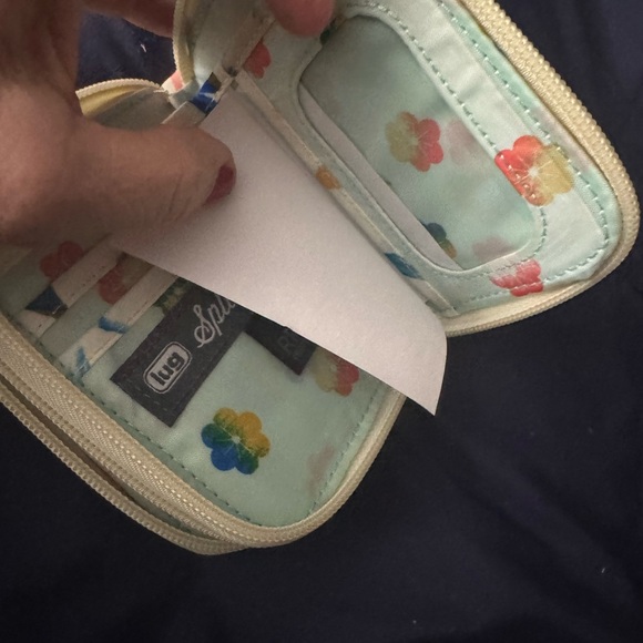 Wallet brand lug to protect your charge cards - Picture 9 of 15